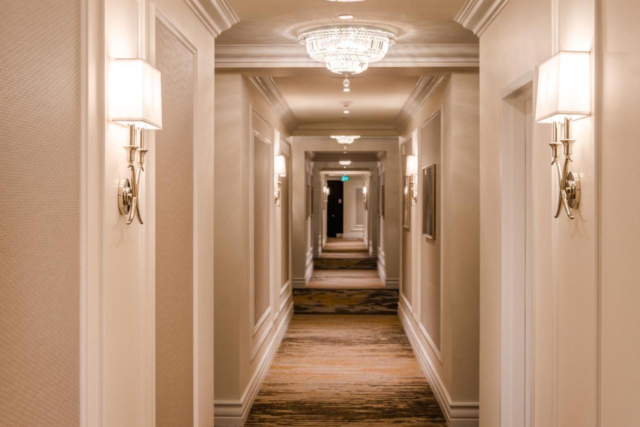 Hôtel Birks Montréal Exterior foto A corridor at the Ritz-Carlton, Boston