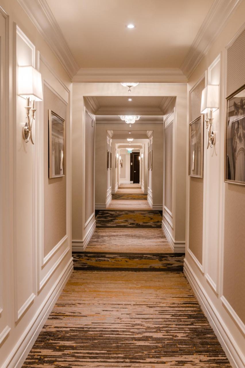 Hôtel Birks Montréal Exterior foto A corridor at the hotel